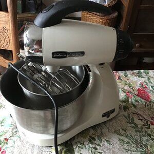 Sunbeam Mixmaster Heritage Series Mixer - Vintage Mixer with Accessories - Works
